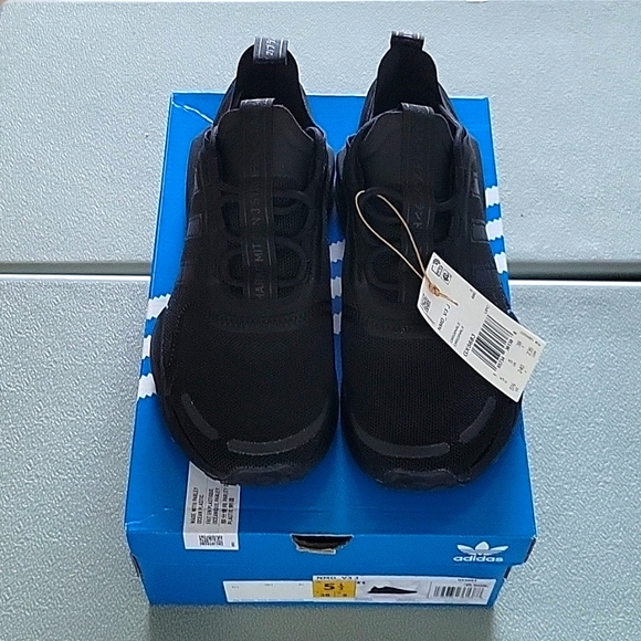 Adidas Big Kids' Grade School NMD_V3 J Black Sneakers Shoes Size 5.5 NWT